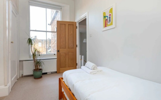Spacious 2BD Flat By Regents Park & Camden Town!