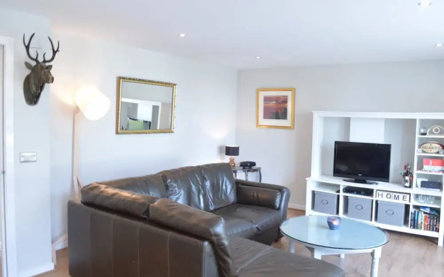 2 Bedroom Apartment By The Sea