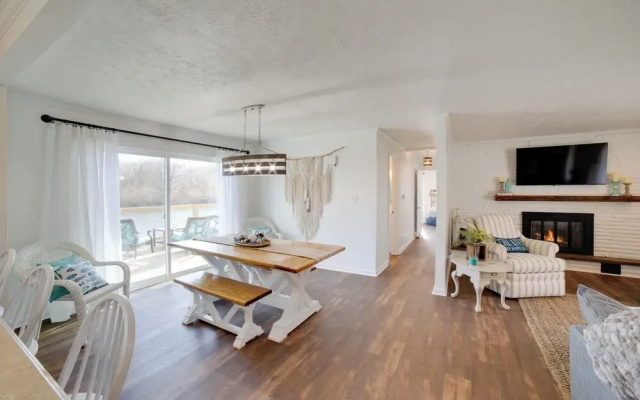 Charming Riverfront Retreat in Monticello!