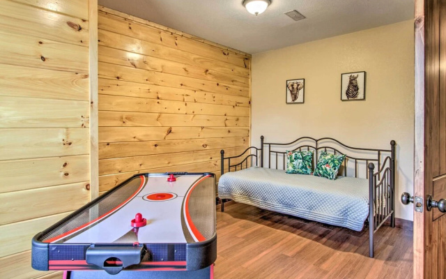 Panoramic Mtn Views! Cabin Retreat in Gatlinburg