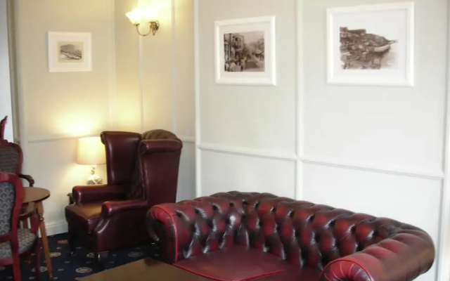 Eversley Hotel