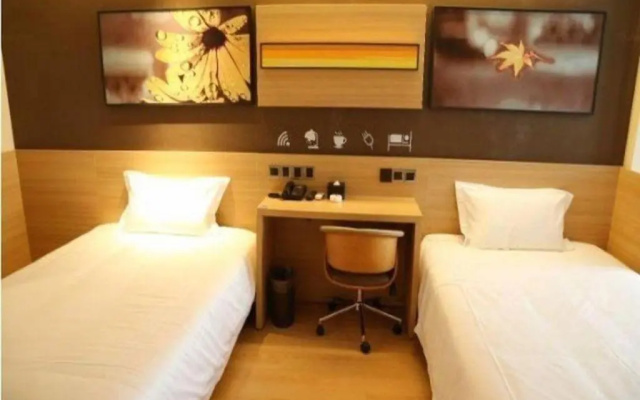 IU Hotel Chengdu Pengzhou Municipal Government Branch