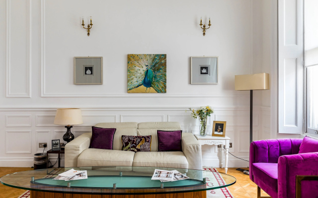 3-bed 3-bath with a private patio in Belgravia