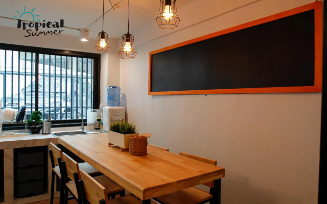 Tropical Summer Cafe & Hostel