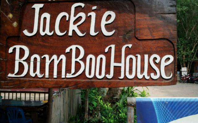 Jackie Bamboo House Hostel Ланта вид на фасад