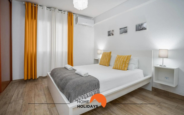 #002 Amazing Apartment Next City Center,Beach