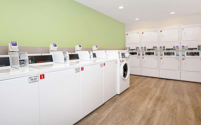 WoodSpring Suites Carol Stream - Chicago