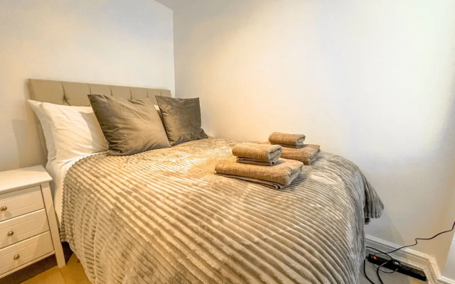 Beautiful & Historic Victoria 3brs Retreat With AC