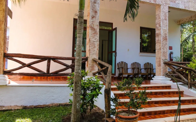 Real Mayab Hotel & Bungalows