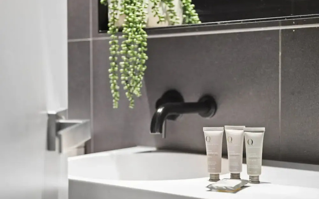 Elegant 1-bed Apartment With Premium Amenities
