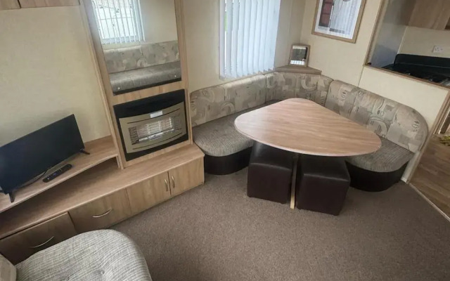 3 Bed Caravan - Sleeps 8 - Pets - Parking
