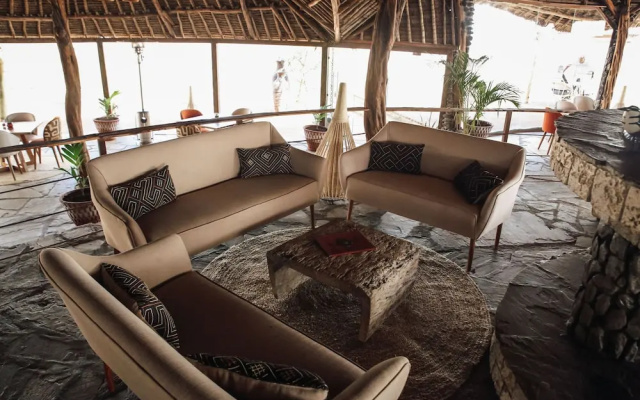 Lions Bluff Lodge