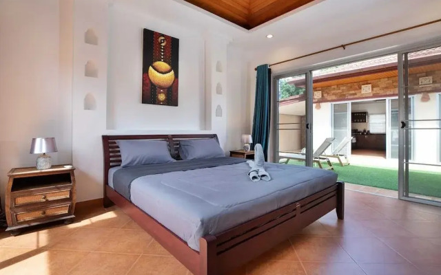 Balinese 3BR Pool Villa Freya in Rawai