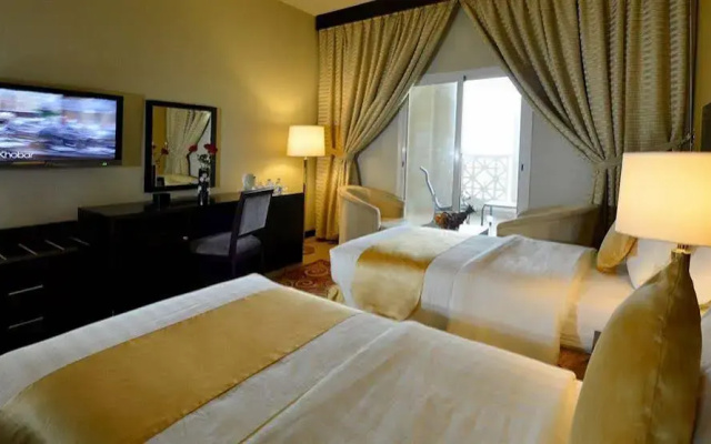 Boudl Half Moon Resort