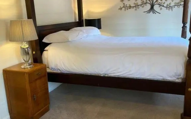 Magpie 1 Hot Tub HuntersMoon-Warminster-Bath-Wiltshire