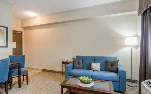 Kindersley All Suites Hotel