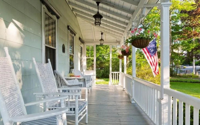 The Elmhurst Inn