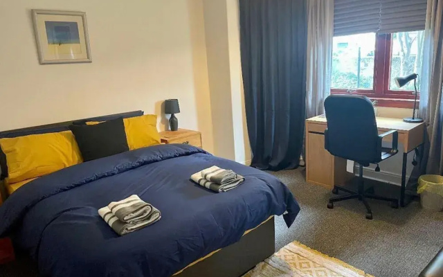 6 Guests - Parking - Patio - Near Coast