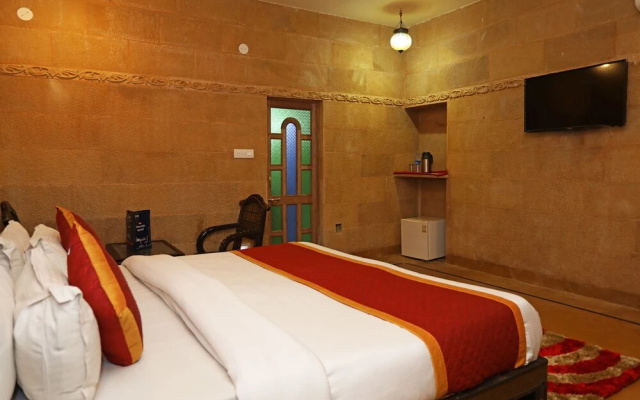 OYO 9933 Hotel Meera Mahal