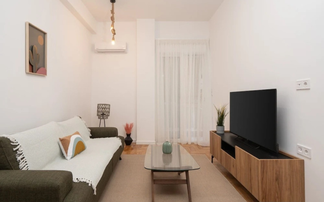 LIV - Comfortable Stylish Escape in Pagrati