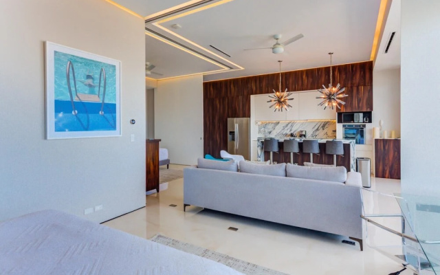Pier 57 Penthouse 703 Romantic Zone Spectacular Ocean Views
