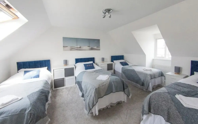 5 Bed Detached House - Sleeps 14