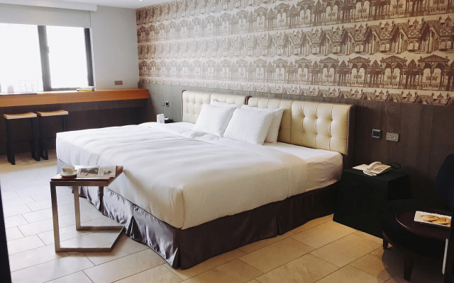3 Door Hotel