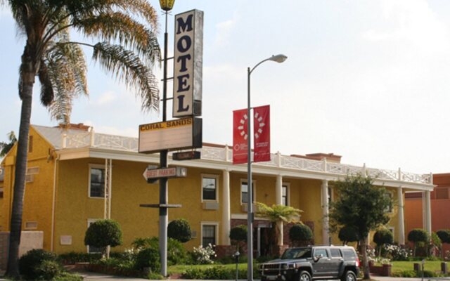 Отель Coral Sands Motel Лос-Анджелес вид на фасад