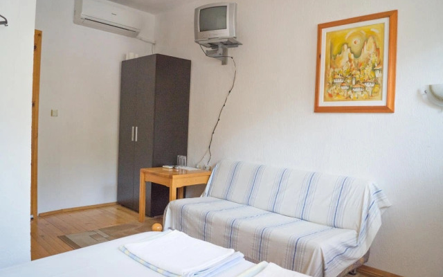 Tonis Guest House