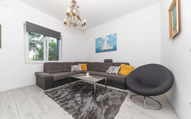 Nice Home in Kastel Kambelovac With Wifi and 3 Bedrooms