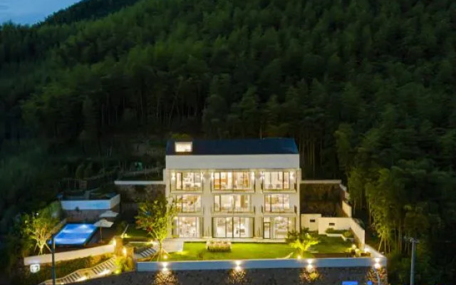 YUNXI Designer Hot Spring Homestay