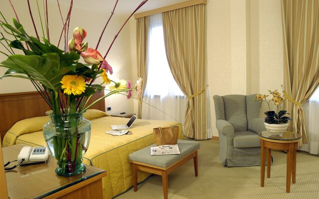 Hotel Excelsior Magenta Маджента комната для гостей