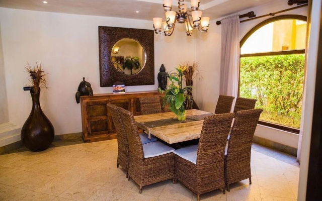 Luxurious Beachfront Mansion with a Stunning Infinity Pool in Playa Flamingo