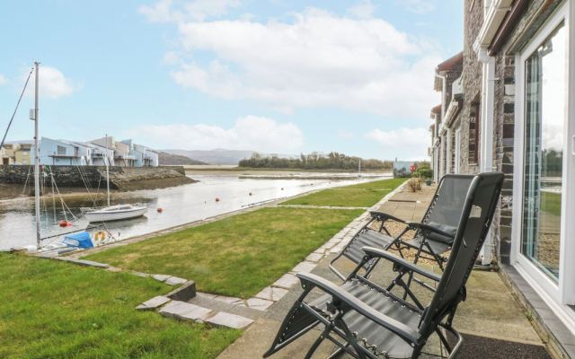Oakley View Apartment