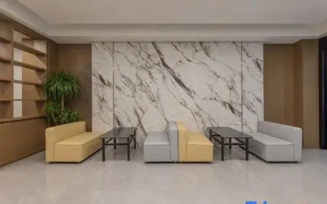 Zhangjiagang Ganrong Shangju Hotel (Jingang Central Plaza)