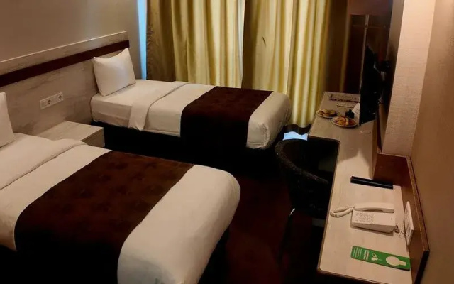 Kanyonvadi Hotel