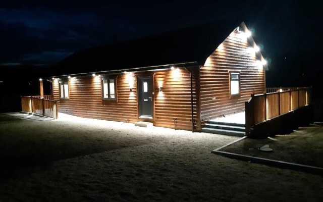 Lovely 3-bed Cabin in Meigh
