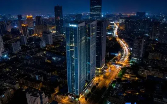 Lanjing High Altitude River View Hotel (Wuyi Square Peiyuanqiao Subway Station)