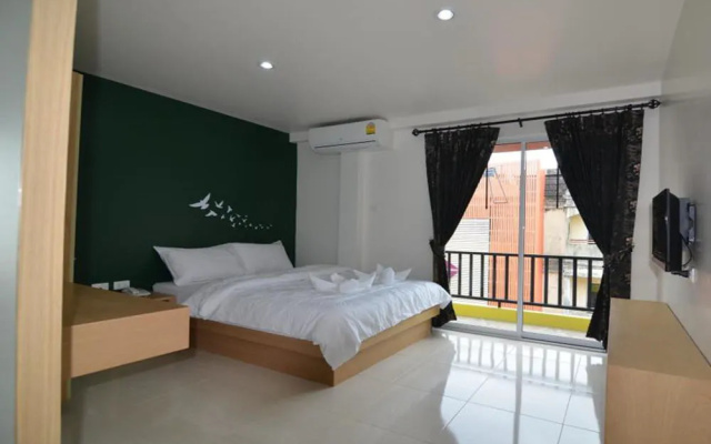 Issara Na Nakhon Living Hotel