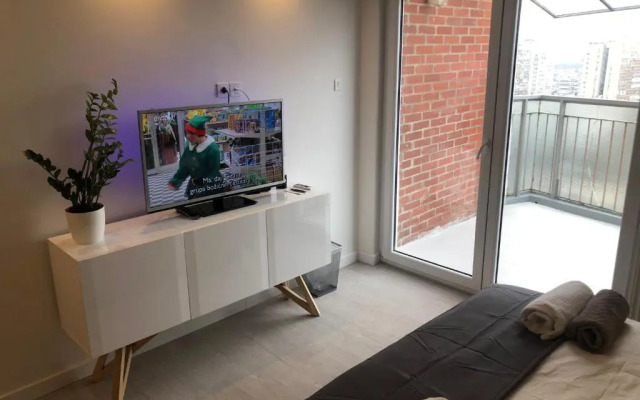 Penthouse "Sky 17" s balkonom i besplatnim parkingom