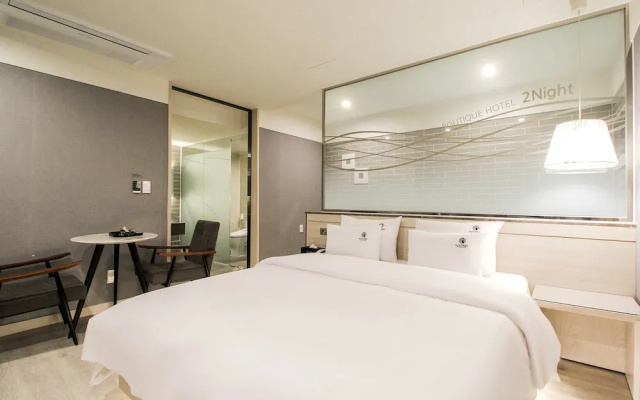 2Night Hotel
