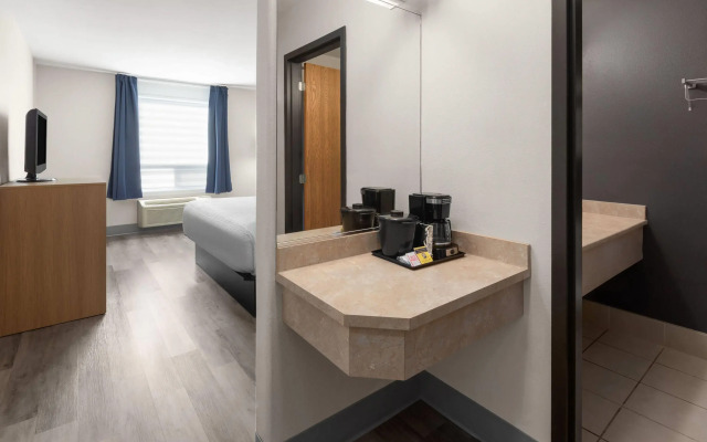 Super 8 by Wyndham Quebec City