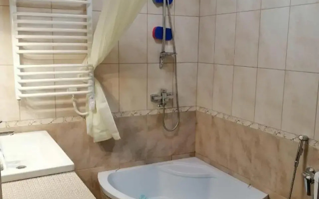 У Ксені