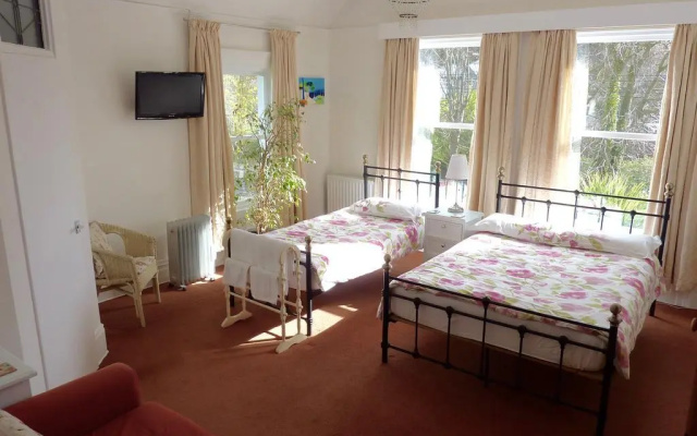 Derrin Guest House