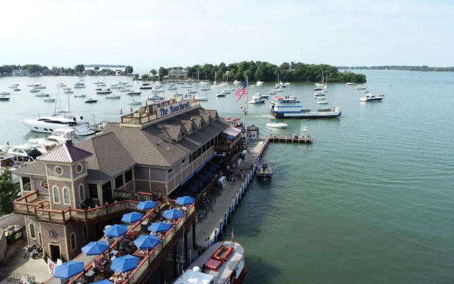 Island Club #11