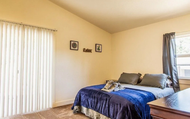 Cozy Oakland 2 Bedroom w/ Backyard