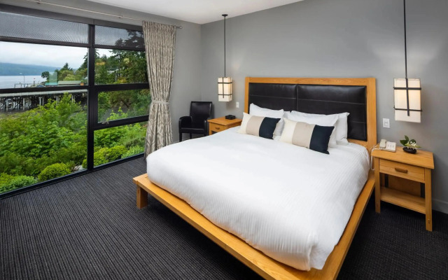 Brentwood Bay Resort - Adults Only (16+)