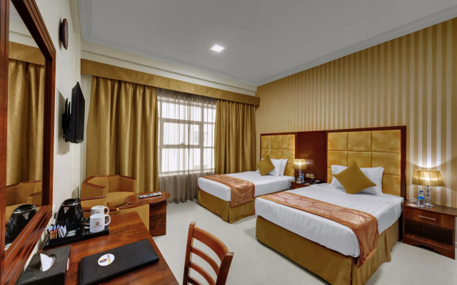 OYO 101 Click Hotel