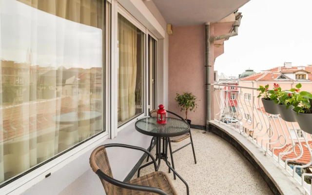 FM Deluxe 1-BDR Apartment - La Primavera