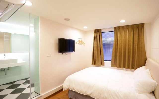 Jade Hotel